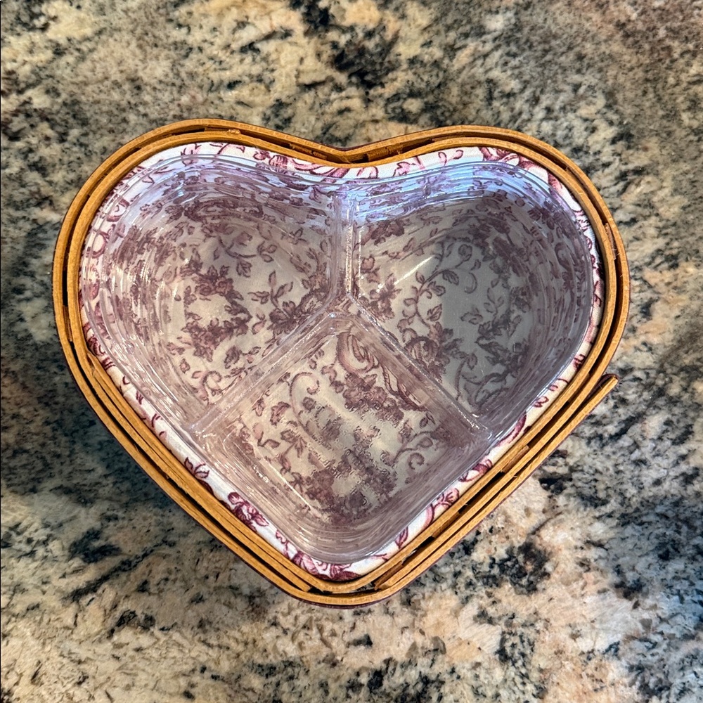 1999 Longaberger "Love Letters" heart-shaped basket and ceramic dish - Picture 5 of 8